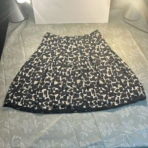 Ladies White House Black Market Skirt.